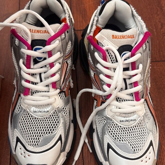 Balenciaga - Picture 3 of 7